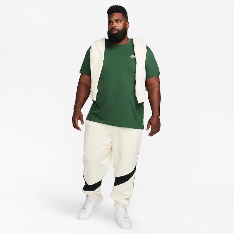 Camiseta Nike Sportswear Club Masculina - Foto 10