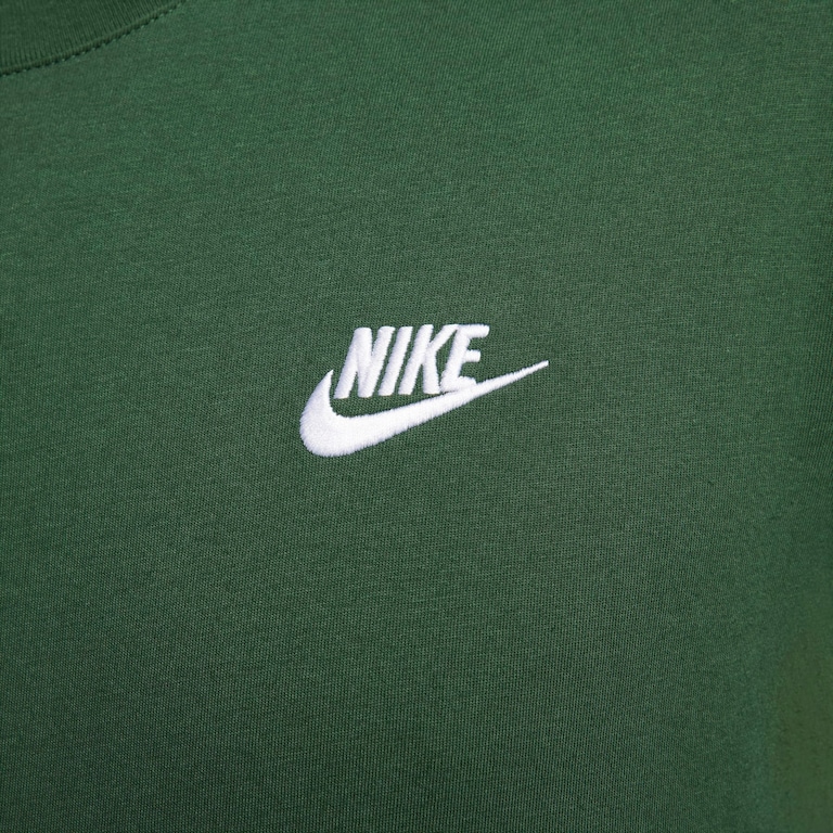 Camiseta Nike Sportswear Club Masculina - Foto 4