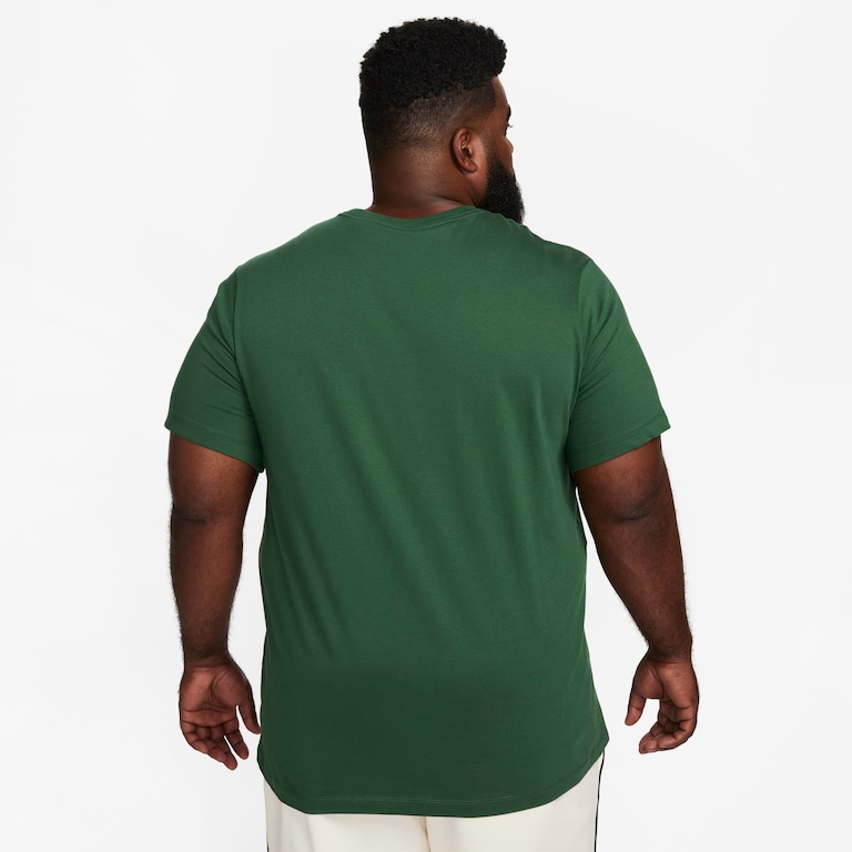 Camiseta Nike Sportswear Club Masculina - Foto 7