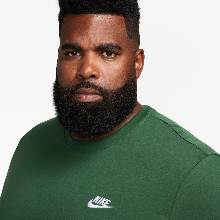 Camiseta Nike Sportswear Club Masculina - Foto 8