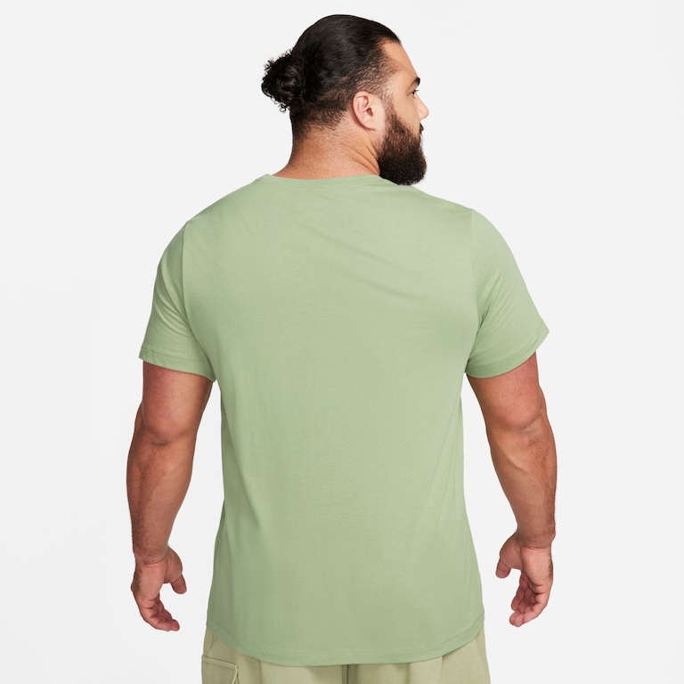 Camiseta Nike Sportswear Club Masculina - Foto 8
