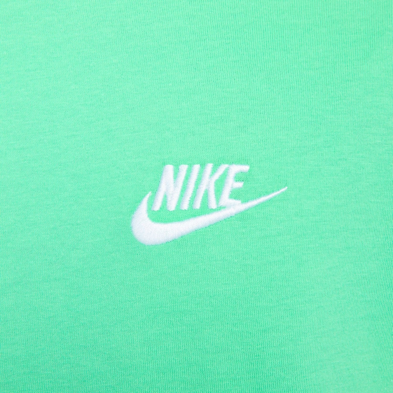 Camiseta Nike Sportswear Club Masculina - Foto 4