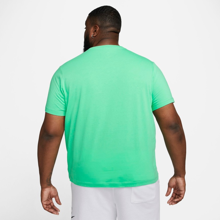Camiseta Nike Sportswear Club Masculina - Foto 7