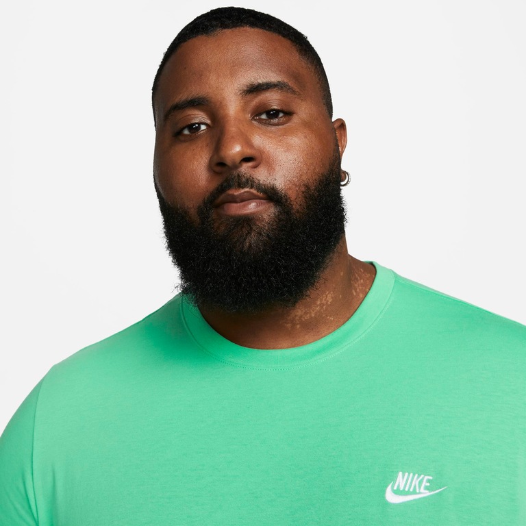 Camiseta Nike Sportswear Club Masculina - Foto 8