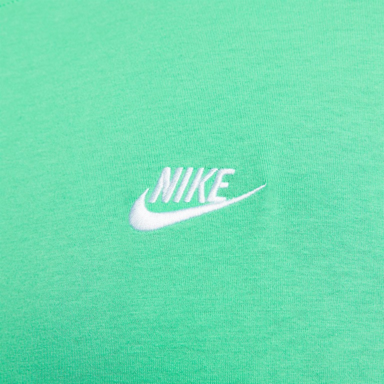 Camiseta Nike Sportswear Club Masculina - Foto 9