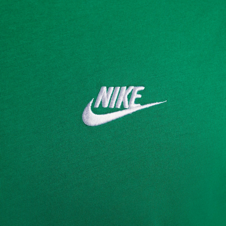 Camiseta Nike Sportswear Club Masculina - Foto 4