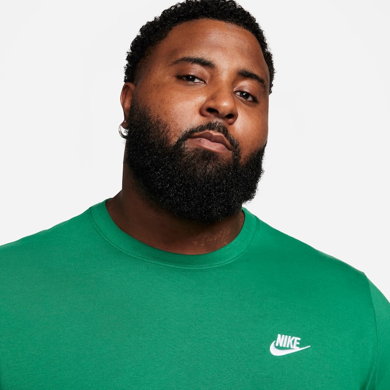 Camiseta Nike Sportswear Club Masculina - Foto 8