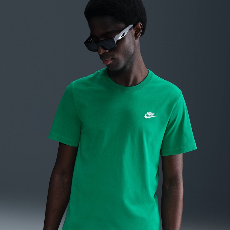 Camiseta Nike Sportswear Club Masculina - Foto 1