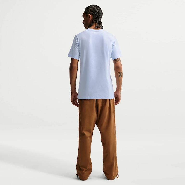 Camiseta Nike Sportswear Club Masculina - Foto 5