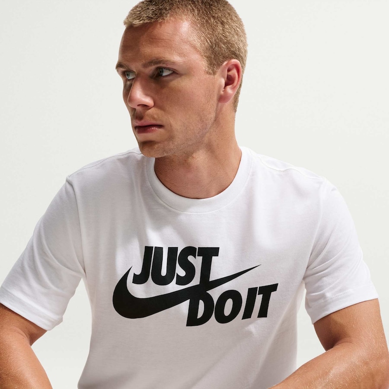 Camiseta Nike Sportswear JDI Masculina - Foto 13