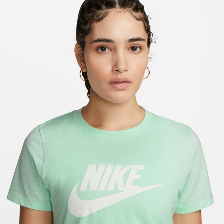Camiseta Nike Sportswear Essential Icon Futura Feminina - Foto 3