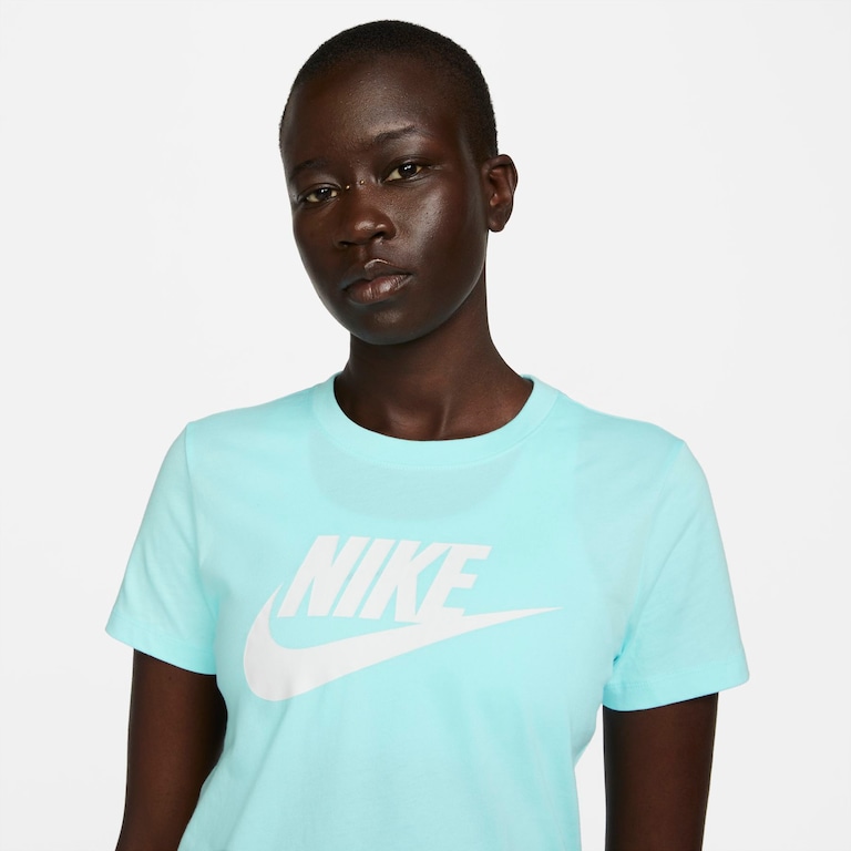 Camiseta Nike Sportswear Essential Icon Futura Feminina - Foto 3