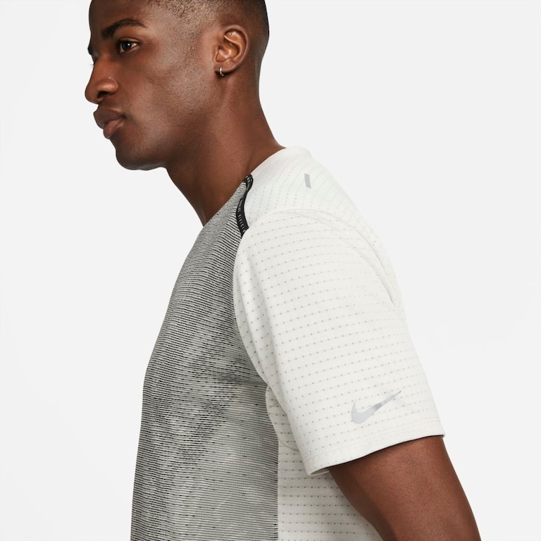 Camiseta Nike Dri-FIT Run Division Rise 365 Masculina - Foto 3