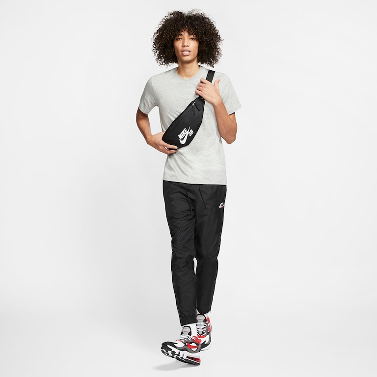 Camiseta Nike Sportswear Masculina - Foto 6