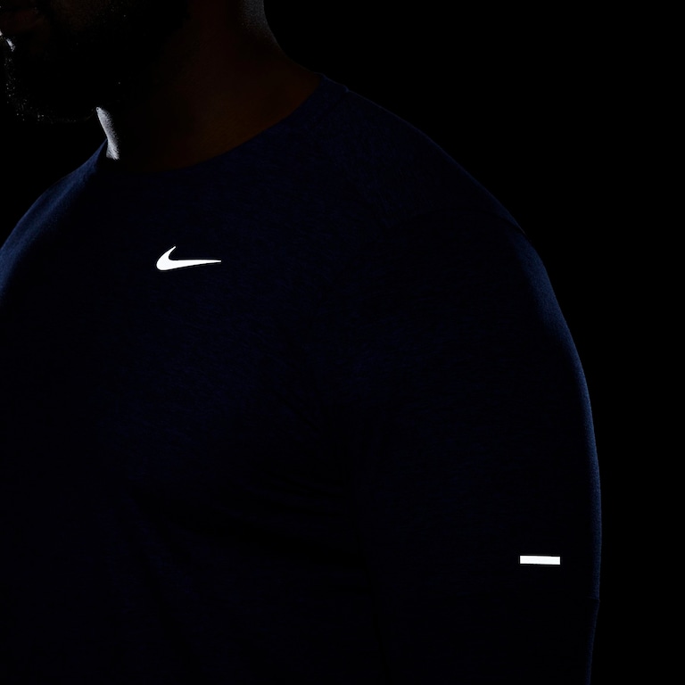 Camiseta Nike Dri-FIT Element Masculina - Foto 12