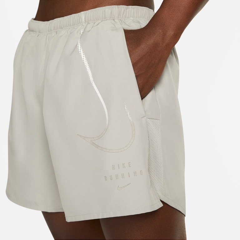 Shorts Nike Dri-FIT Run Division Challenger Masculino - Foto 4