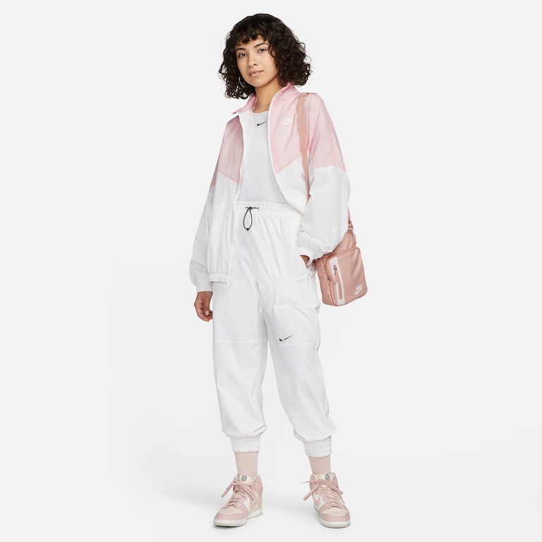Jaqueta Nike Sportswear Essential Windrunner Feminina - Foto 6