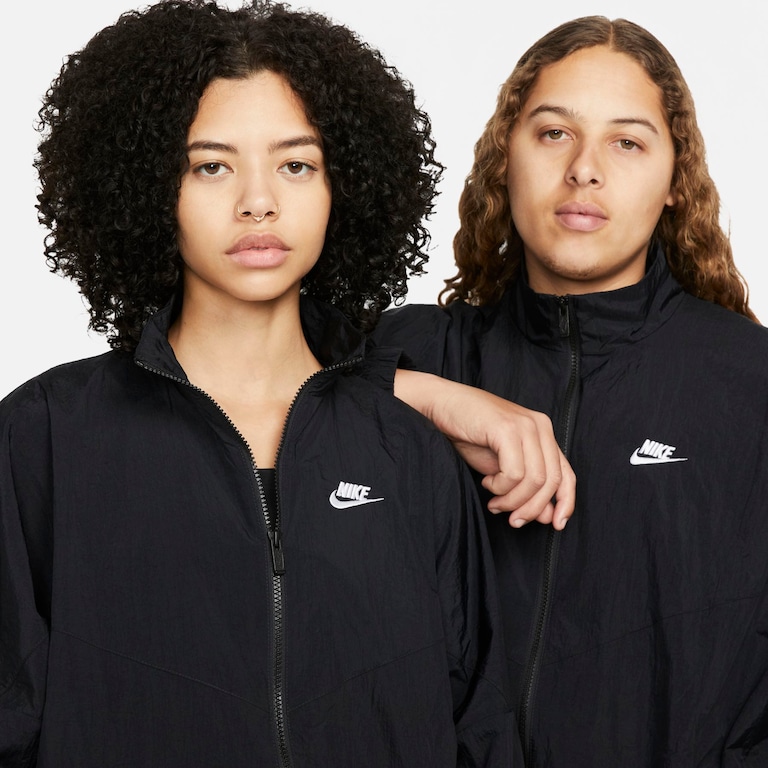 Jaqueta Nike Sportswear Essential Windrunner Feminina - Foto 3