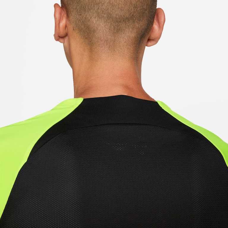 Camiseta Nike Dri-FIT Academy Pro Masculina - Foto 4