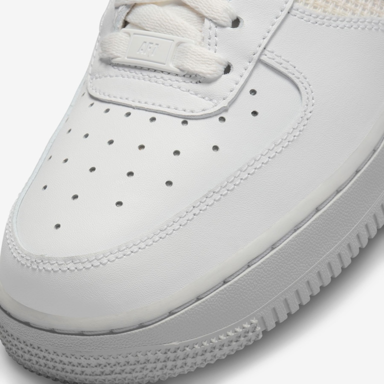 Tênis Nike Air Force 1 "07 ESS Feminino - Foto 7