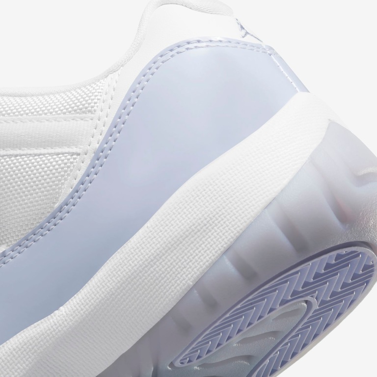 Tênis Air Jordan 11 Low Feminino - Foto 8