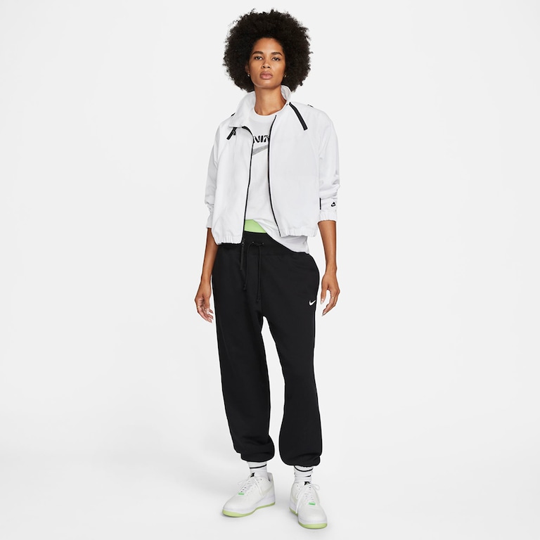 Camiseta Nike Sportswear Boxy Feminina - Foto 4