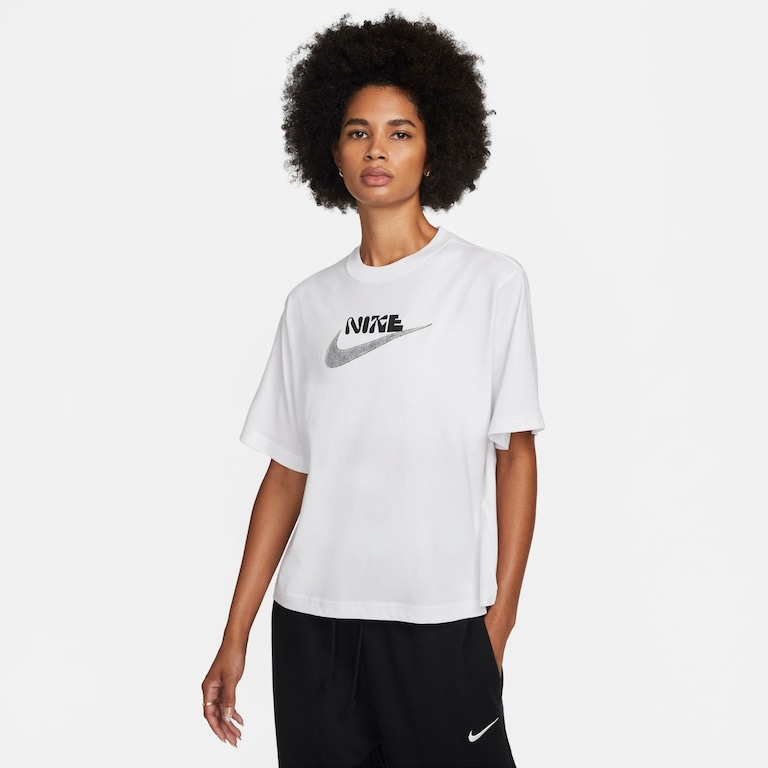 Camiseta Nike Sportswear Boxy Feminina - Foto 1