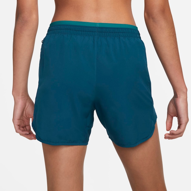 Shorts Nike Tempo Luxe Feminino - Foto 3