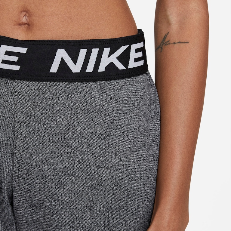 Shorts Nike Dri-FIT Attack Feminino - Foto 4