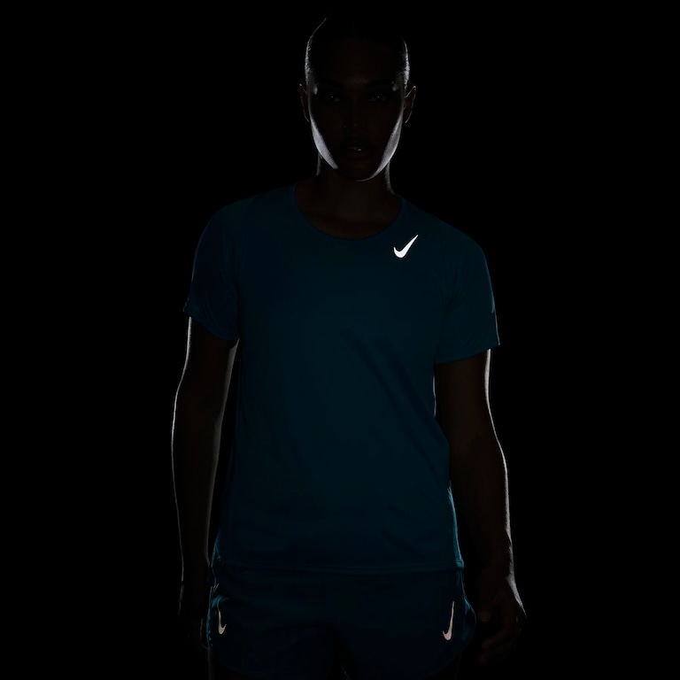 Camiseta Nike Dri-FIT Race Feminina - Foto 7