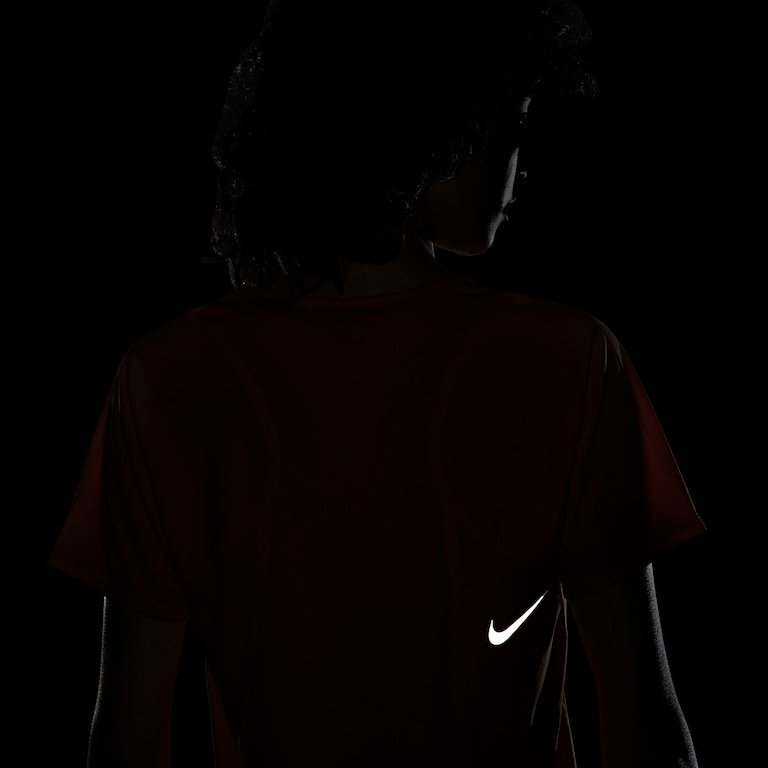 Camiseta Nike Dri-FIT Race Feminina - Foto 7