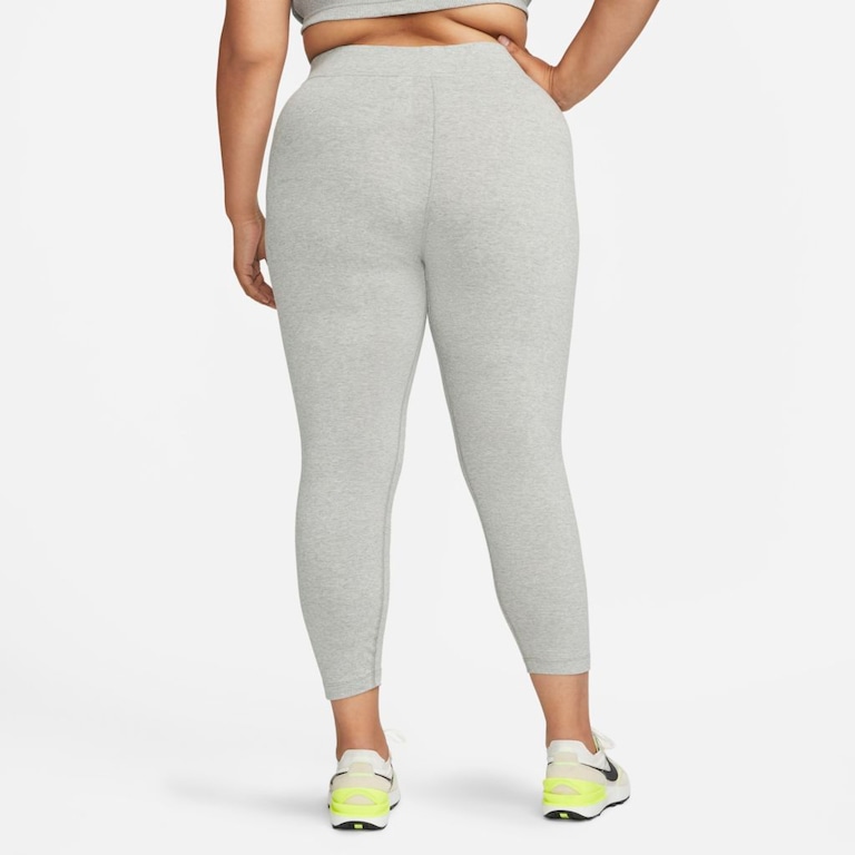 Plus Size - Legging Nike Sportswear Essential Feminina - Foto 2