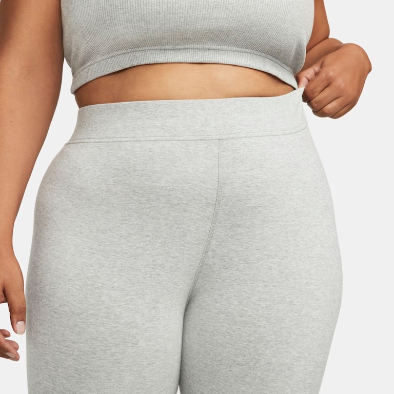 Plus Size - Legging Nike Sportswear Essential Feminina - Foto 3