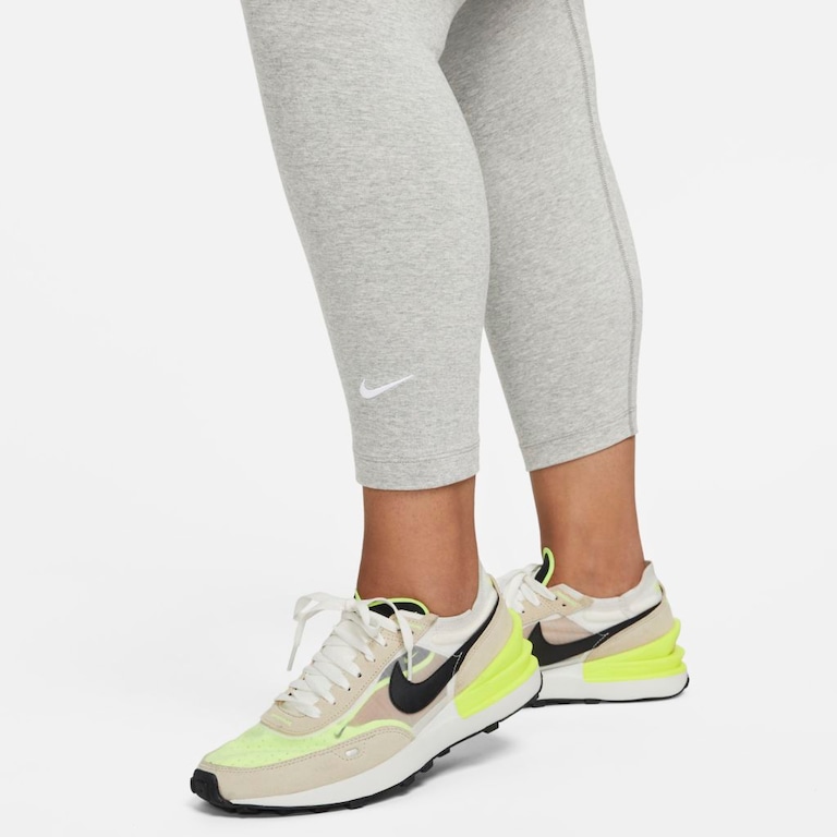 Plus Size - Legging Nike Sportswear Essential Feminina - Foto 4