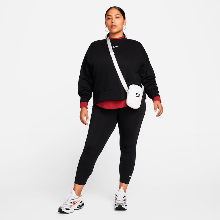 Plus Size - Legging Nike Sportswear Essential Feminina - Foto 4