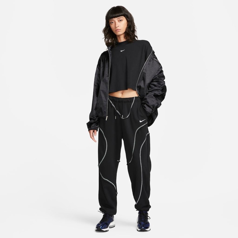 Camiseta Nike Sportswear Essential Feminina - Foto 4