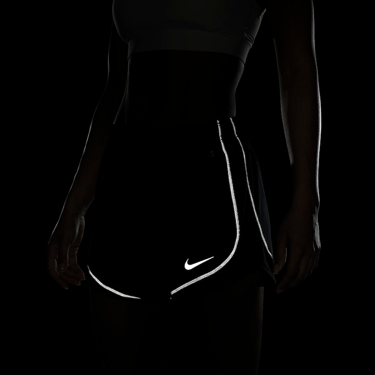 Shorts Nike Dri-FIT Run Division Tempo Luxe Feminino - Foto 7