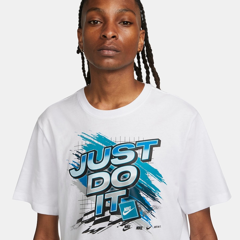 Camiseta Nike Sportswear Racing Grafic Masculina - Foto 4