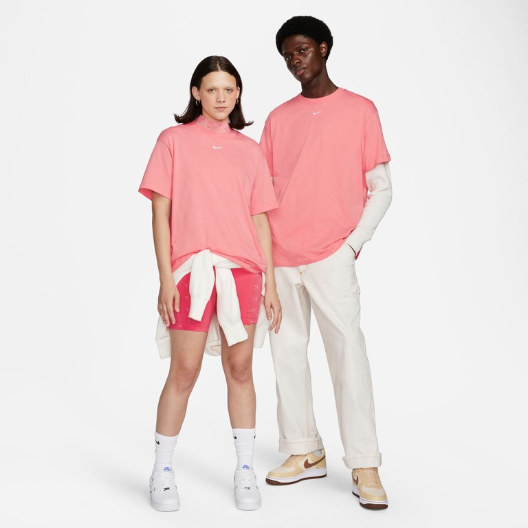 Camiseta Nike Sportswear Essentials Feminina - Foto 5