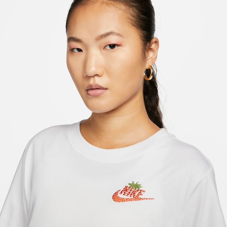 Camiseta Nike Sportswear Feminina - Foto 3
