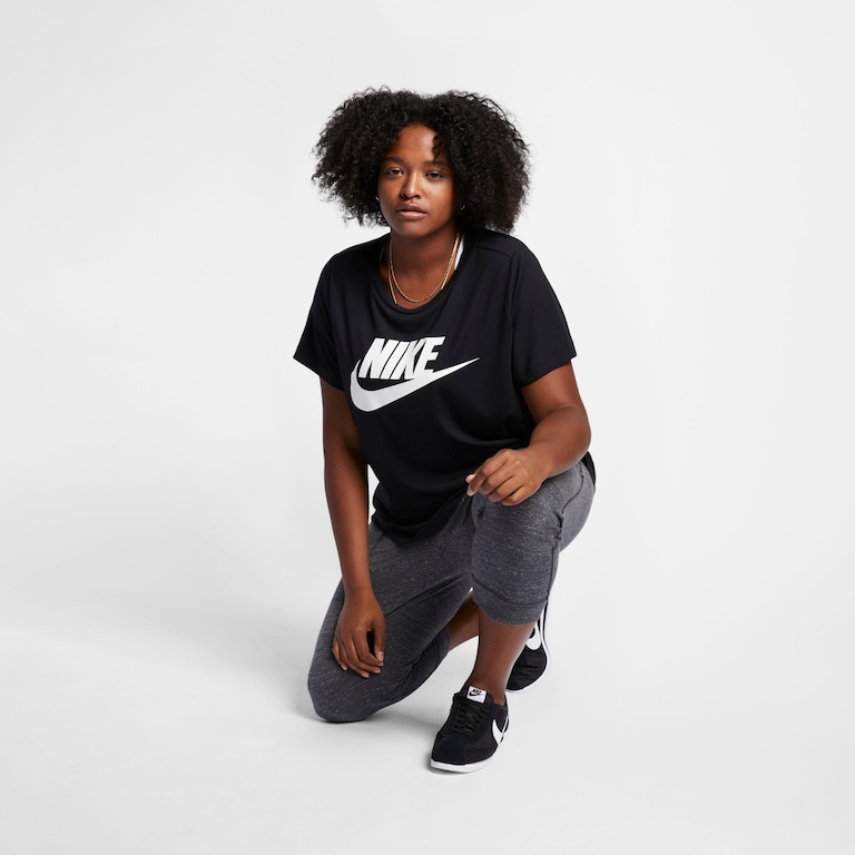Plus Size - Camiseta Nike Sportswear Essential Feminina - Foto 2