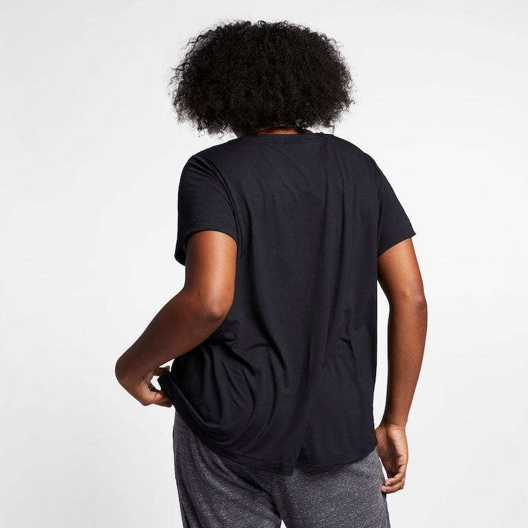 Plus Size - Camiseta Nike Sportswear Essential Feminina - Foto 4