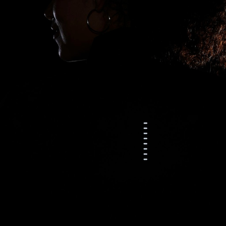 Plus Size - Camiseta Nike Swoosh Run Feminina - Foto 7