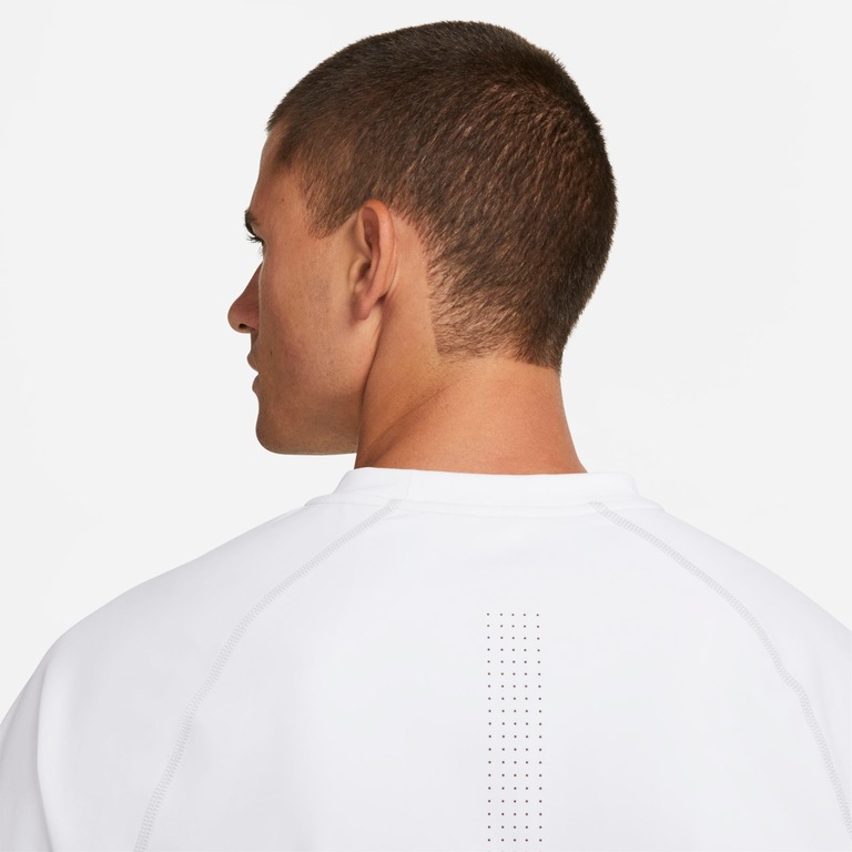 Camiseta Nike Dri-FIT Advanced Axis Masculina - Foto 8