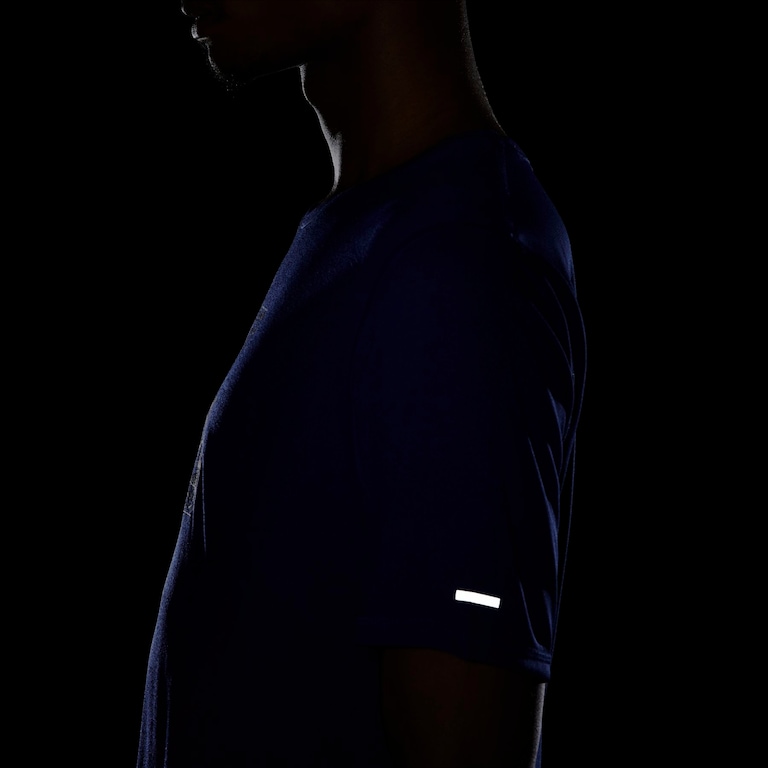 Camiseta Nike Dri-FIT Miler D.Y.E. Masculina - Foto 6
