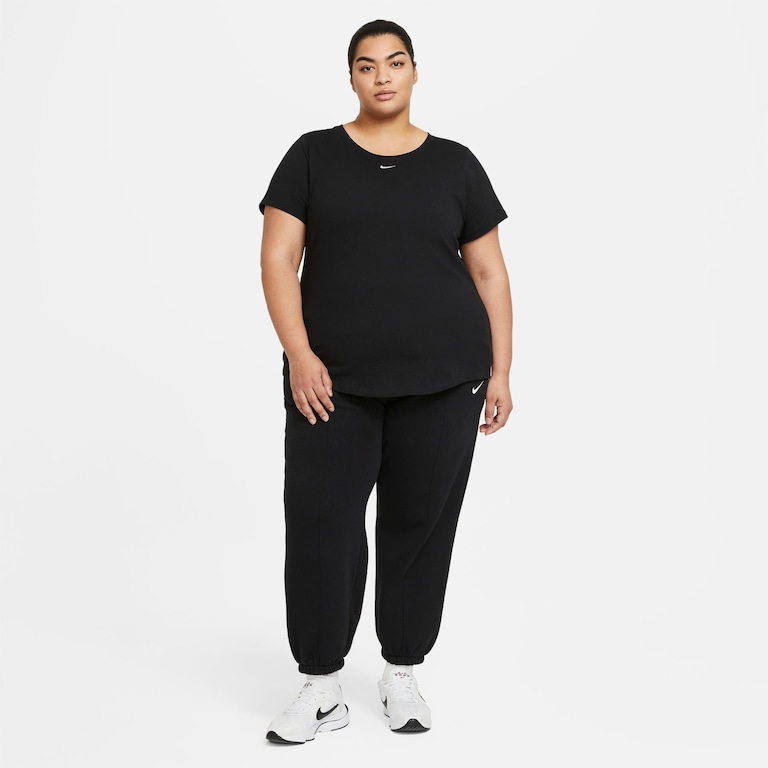 Plus Size - Camiseta Nike Sportswear Feminina - Foto 4