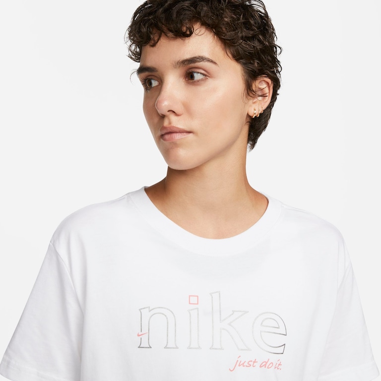 Camiseta Nike Sportswear Feminina - Foto 3