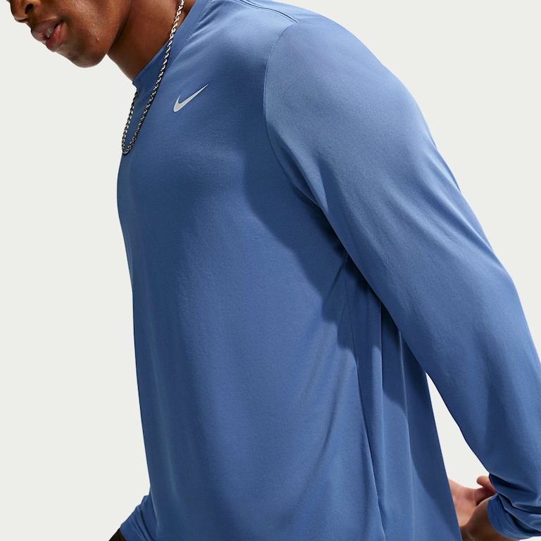 Camiseta Dri-FIT Nike Legend Masculina - Foto 3