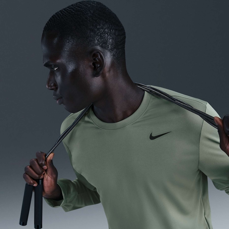 Camiseta Nike Dri-FIT Legend Masculina - Foto 3