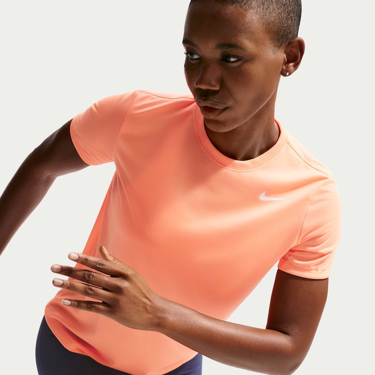 Camiseta Nike Dri-FIT Feminina - Foto 3
